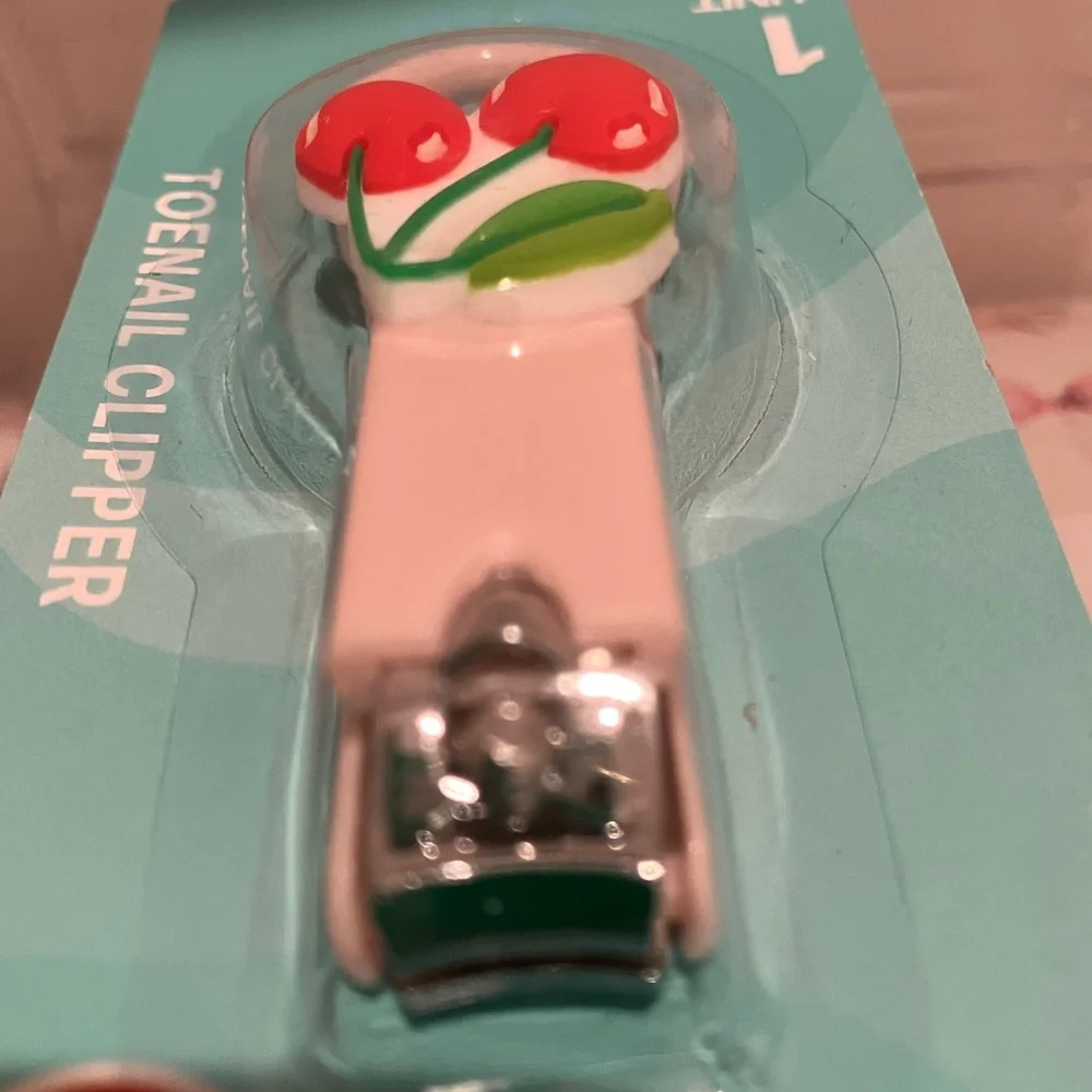 Diamond Cosmetics Cherry Toenail Clipper NWT